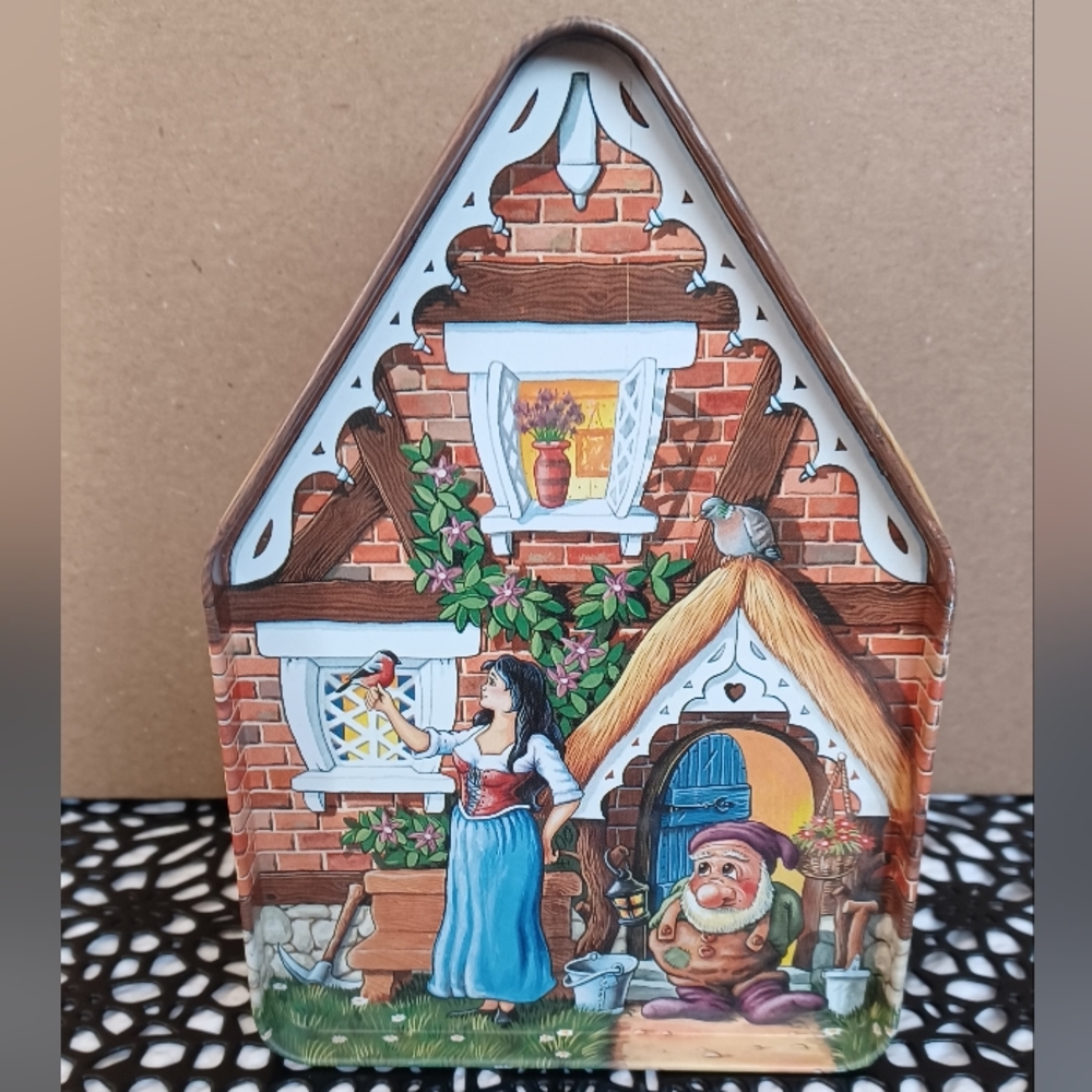 VINTAGE 1996 TIN FROM SILVER CRANE COMPANY ENGLAND PLAYS "IT'S A SMALL WORLD"